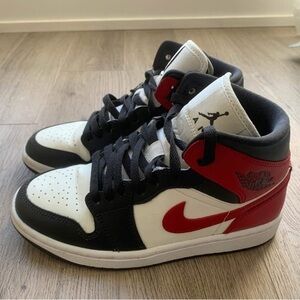 Nike Air Jordan 1 Mid, women Size 6 US